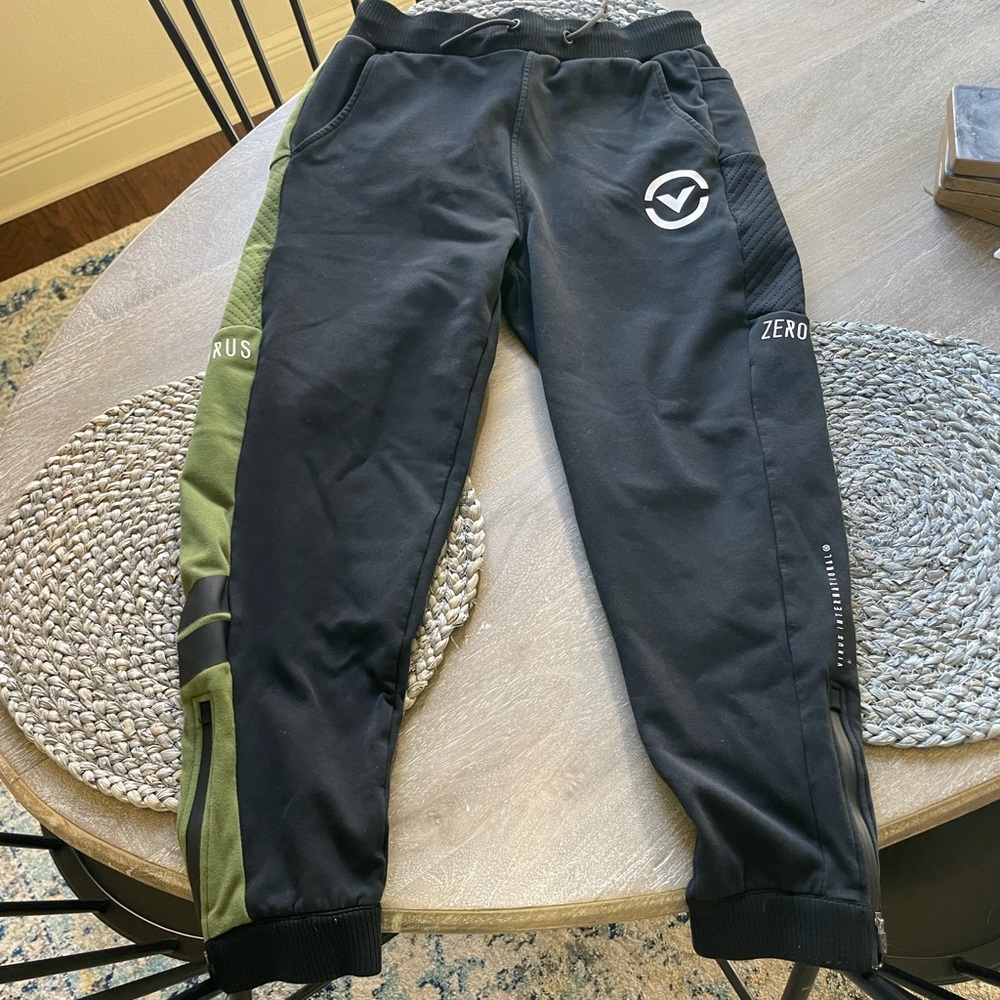 Men’s Virus Intl black and green jogger sweatpants size Large